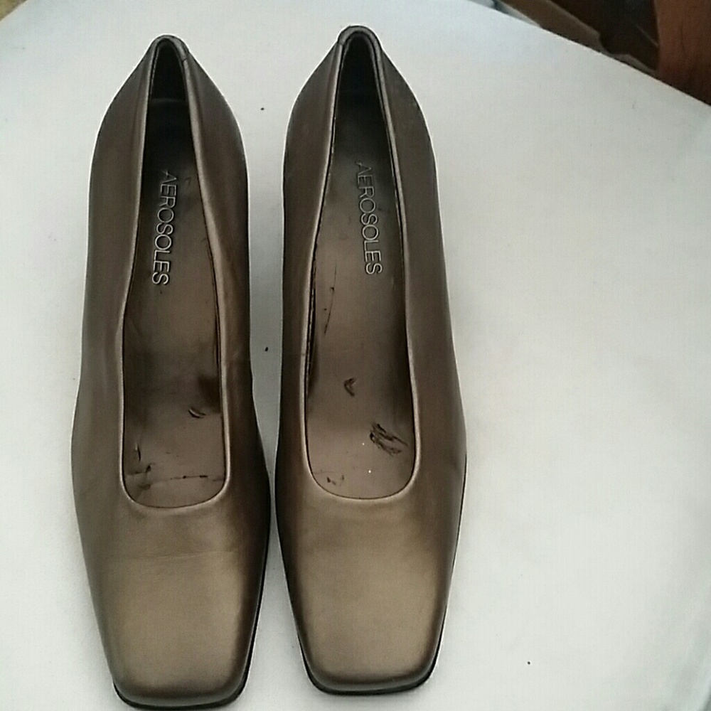 6-1/2 B Areosoles Bronze Pump w/2" Heel